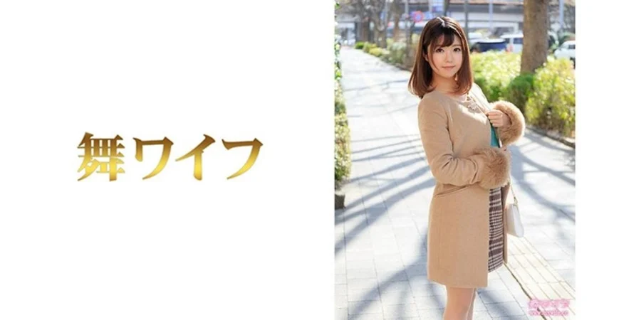 高清视频,棕发女孩被轮奸并享受口交